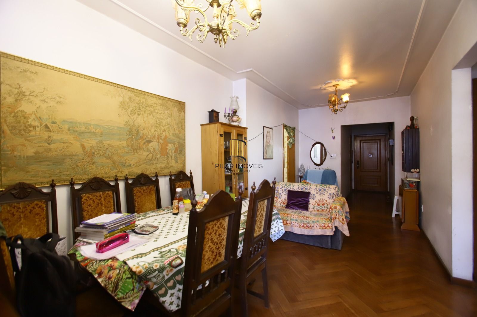 Apartamento de 2 dormitórios, sacada, de frente