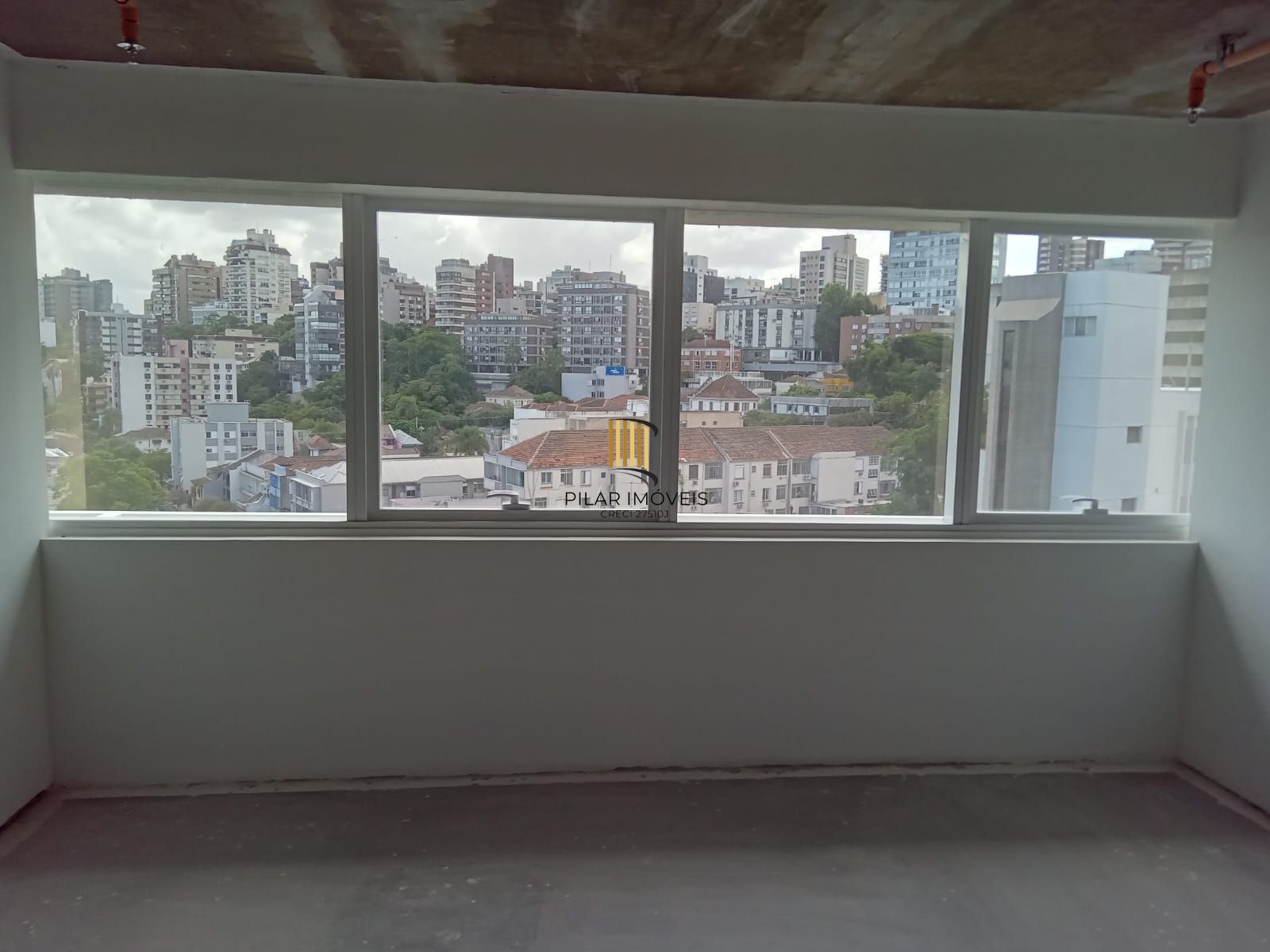 Sala comercial com garagem no DOC na Ramiro Barcelos