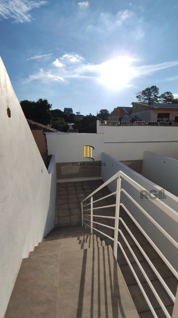 Sobrado Pronto, no Jardim Itu-Sabará: 2 Dormitórios, 1 Suíte.