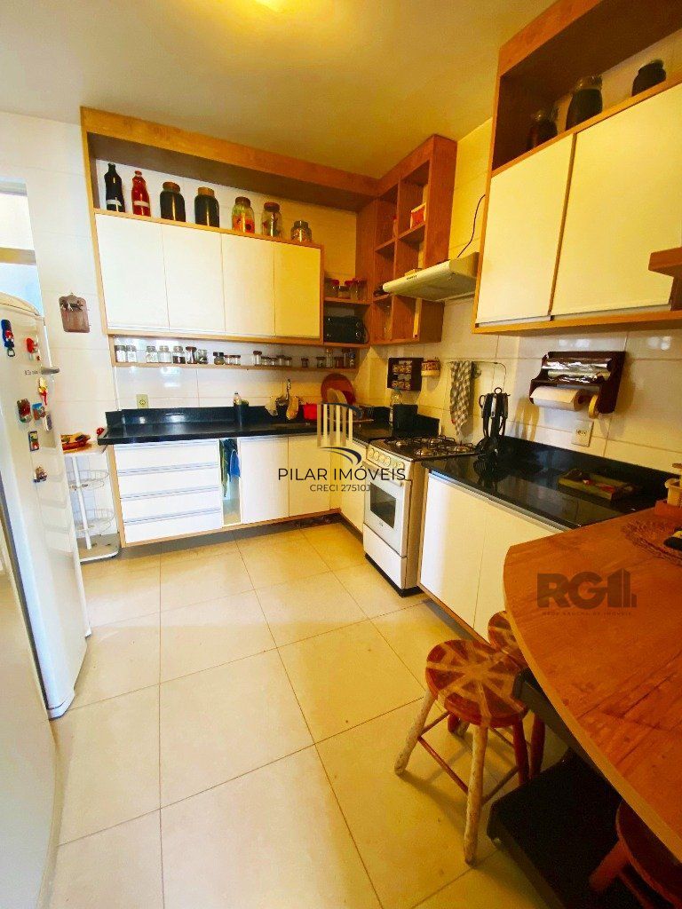 Apartamento de 03 dormitórios no bairro Santa Cecilia em Porto Alegre