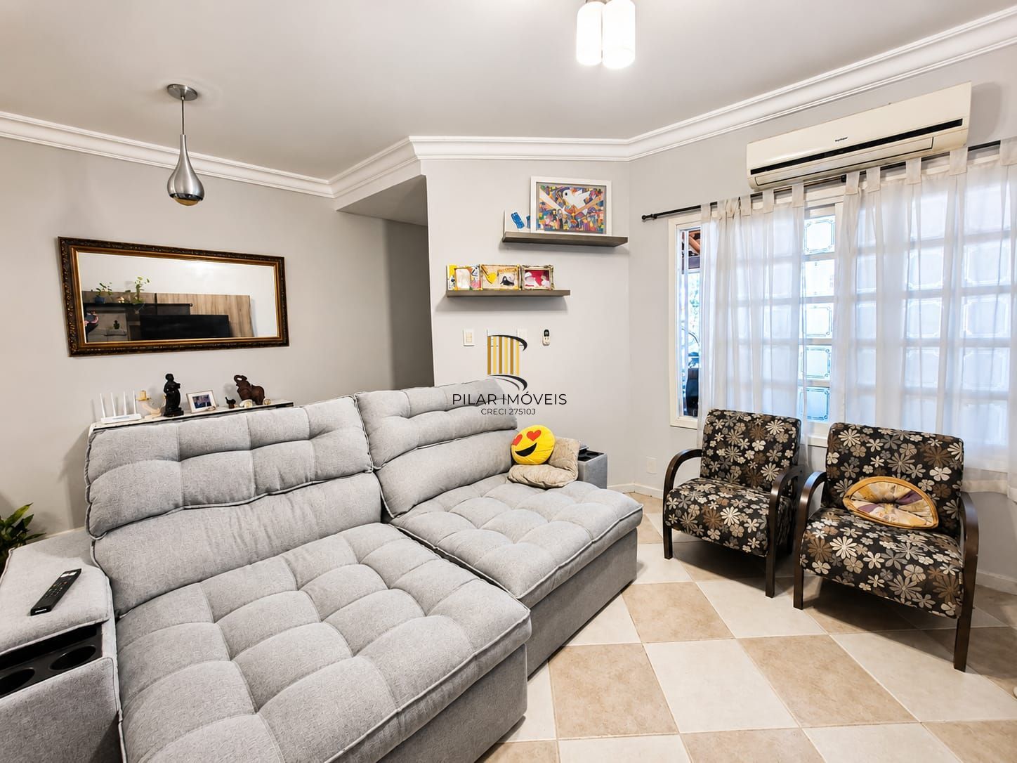 Casa 03 dormitórios no bairro Guarujá em Porto Alegre