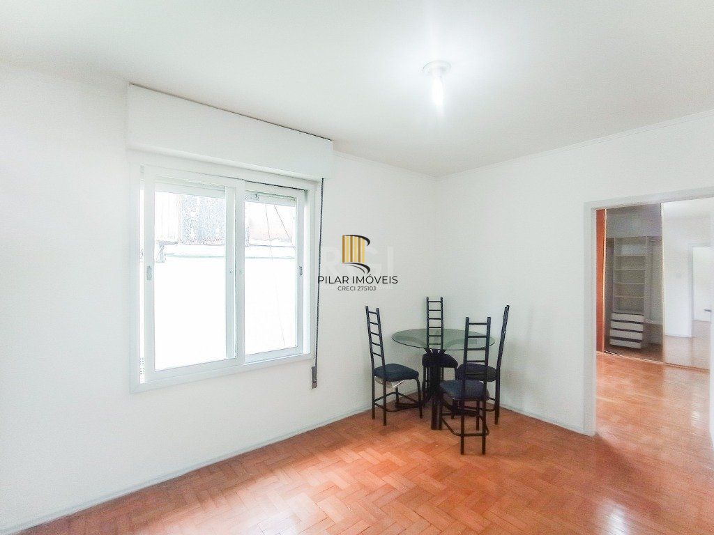 Apartamento com 01 dormitório, 01 estacionamento rotativo.