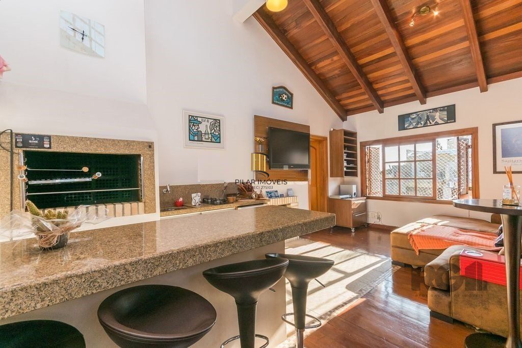 Cobertura 2 dormitórios com 2 vagas no bairro Petrópolis