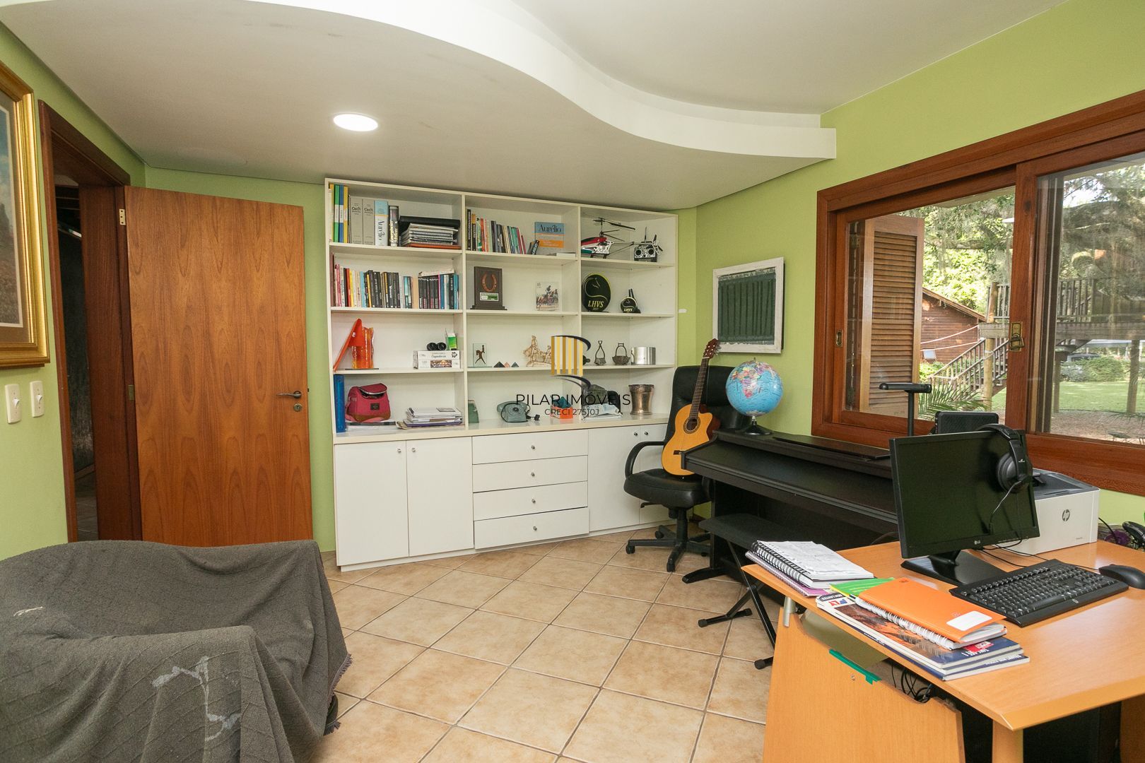 Casa mobiliada em condomínio