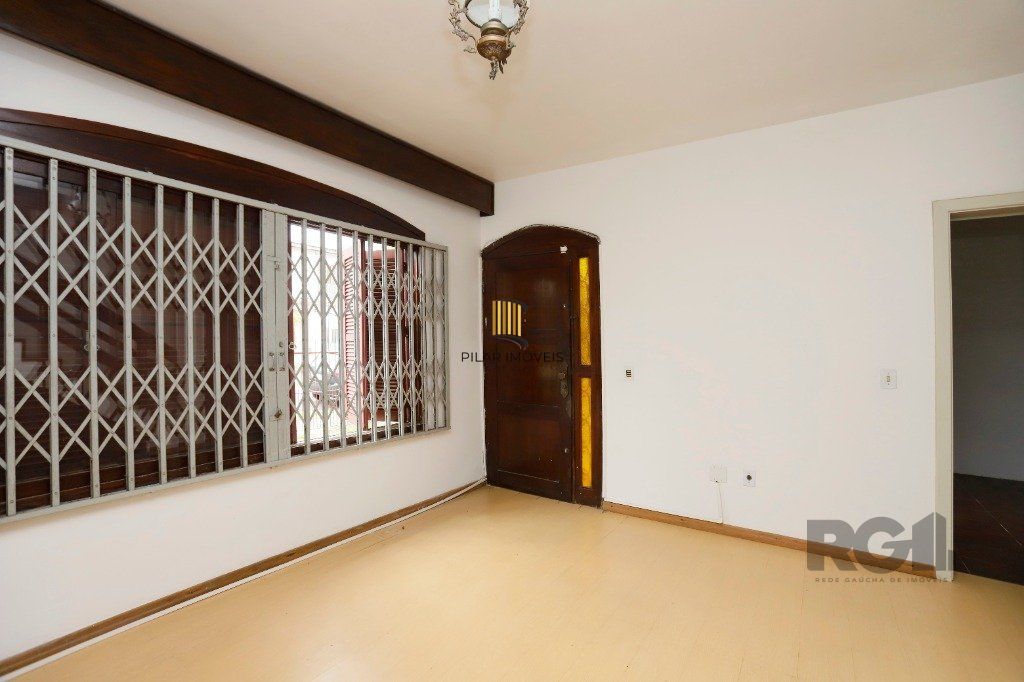 Casa 5 dormitórios no bairro Partenon