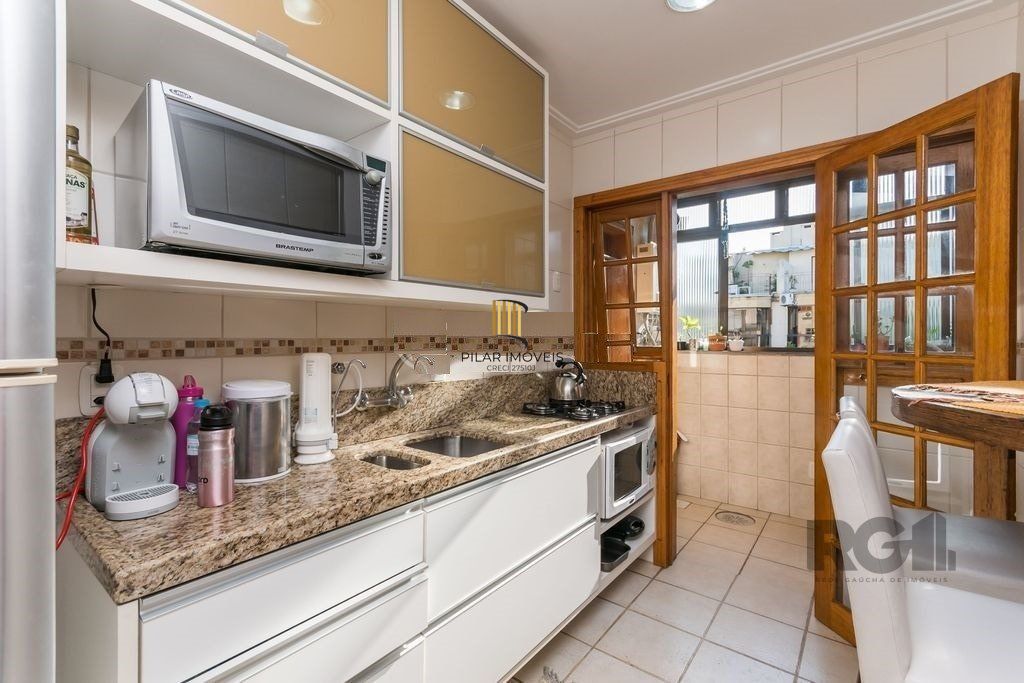 Cobertura 2 dormitórios com 2 vagas no bairro Petrópolis