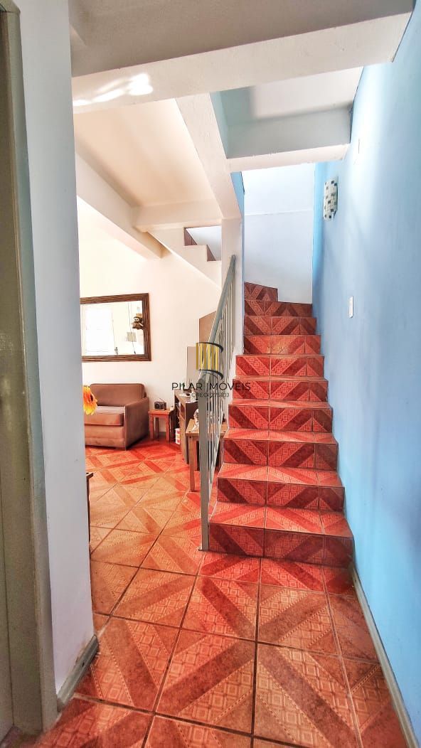 Casa com 170m², 3 dorm. no bairro Jardim Itu Sabará em Porto Alegre