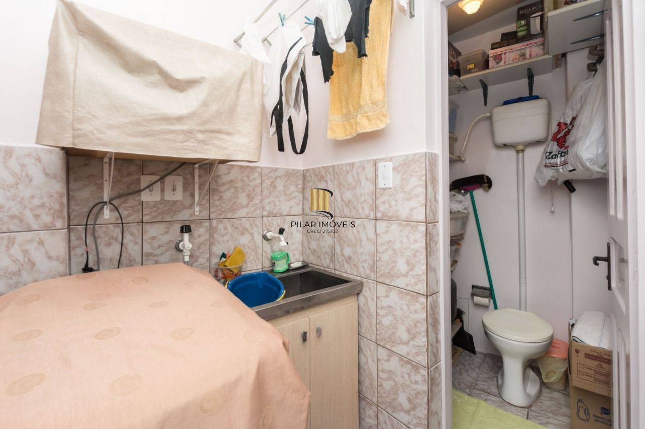 Apartamento semimobiliado com 2 quartos e 2 banheiros no Bairro Floresta