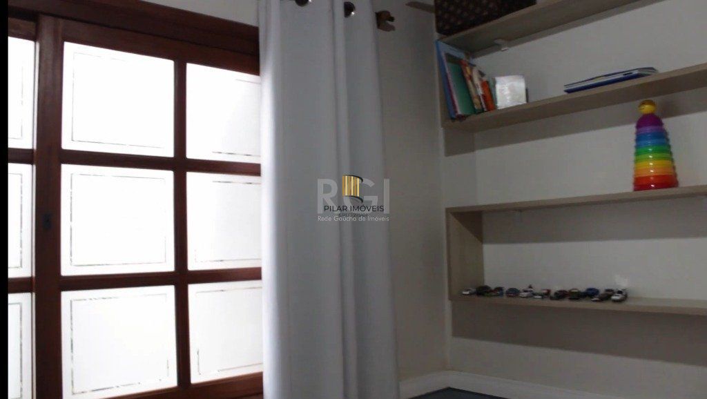 Casa para Venda - 300m², 5 dormitórios, sendo 2 suites, 4 vagas - Bela Vista
