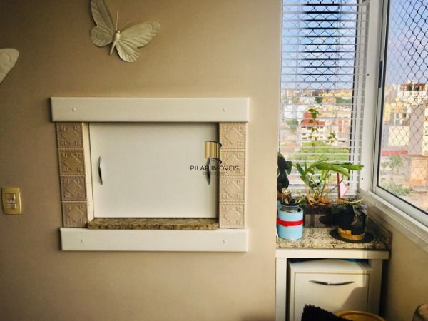 Apartamento com 02 dormitórios, 02 vagas de garagem no Bairro Floresta