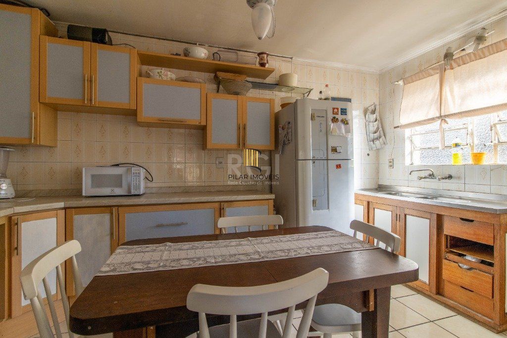Sobrado para Venda - 139.18m², 3 dormitórios, sendo 1 suites, 4 vagas - Cristo Redentor