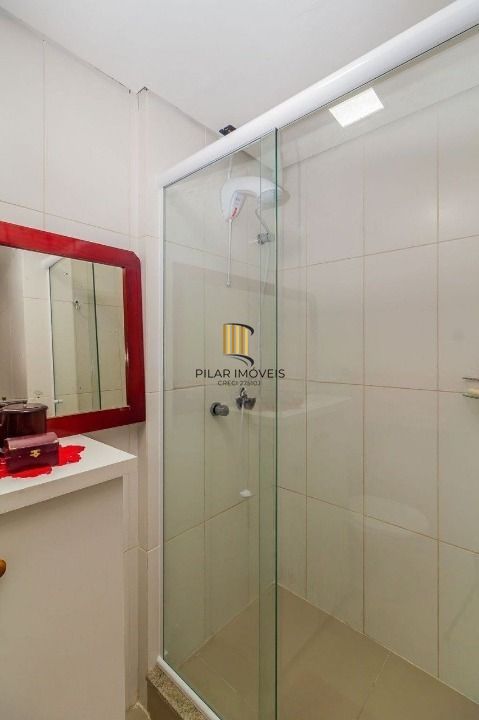 Apto térreo com 2 dorm, sendo 1 suíte, sala, cozinha, churrasqueira