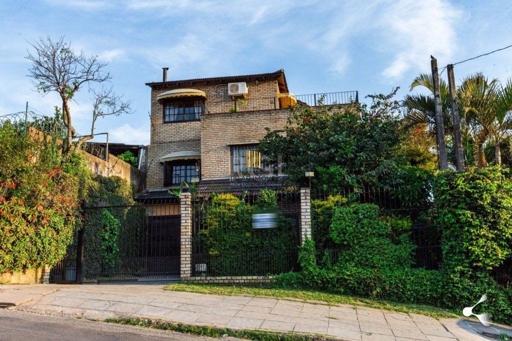 Casa para Venda - 231.27m², 3 dormitórios, sendo 1 suites, 3 vagas - Cristal