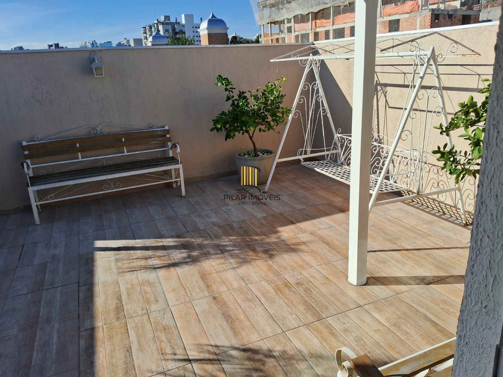 APARTAMENTO COBERTURA COM 02 DORMITÓRIOS, LIVING 02 AMBIENTES COM GARAGEM E BAIXO CUSTO CONDOMINIAL