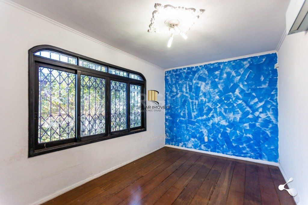 Casa para Venda - 500m², 3 dormitórios, sendo 3 suites, 4 vagas - Vila Ipiranga