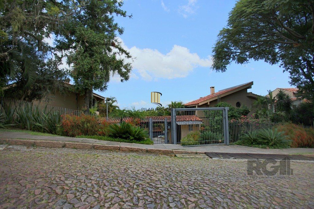 Casa de Condomínio 3 dormitórios no bairro Cristal