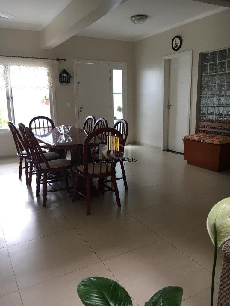 Casa para Venda - 248m², 5 dormitórios, sendo 1 suites, 3 vagas - Sarandi