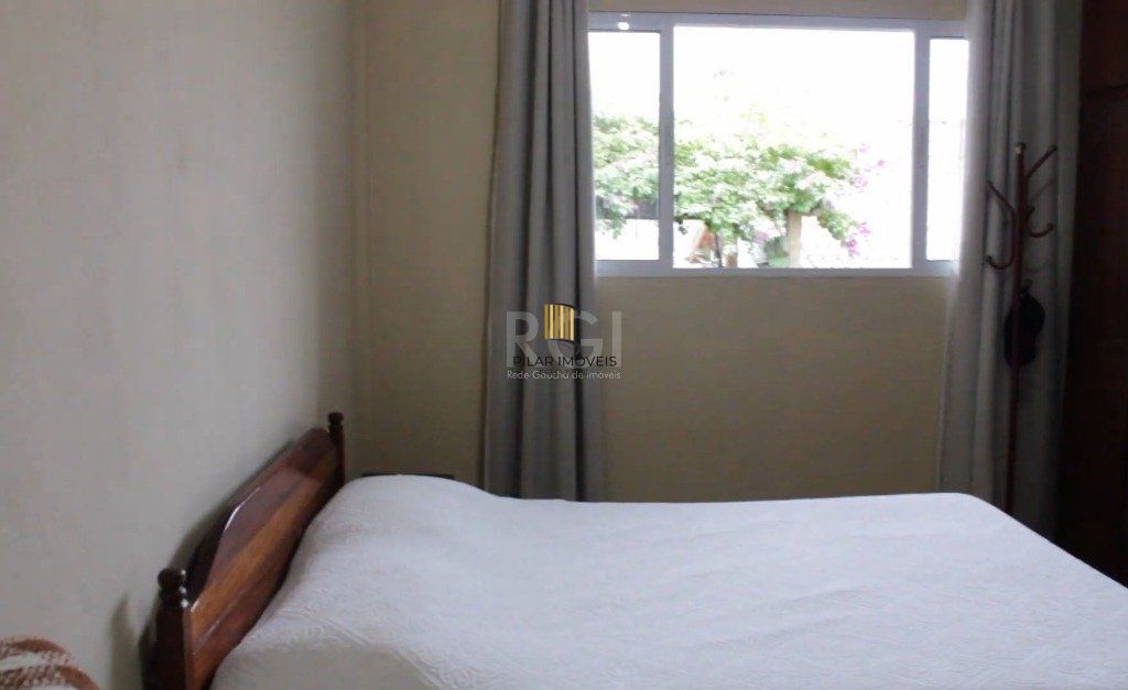 Casa para Venda - 300m², 5 dormitórios, sendo 2 suites, 4 vagas - Bela Vista