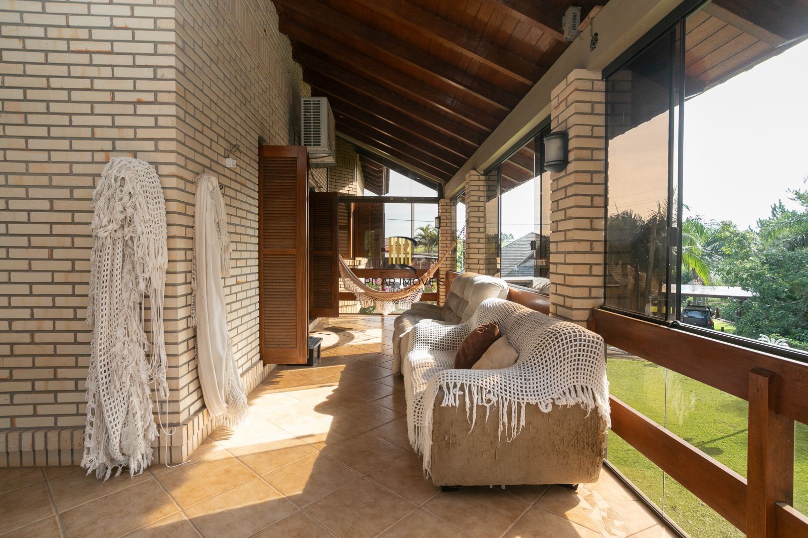 Casa mobiliada em condomínio