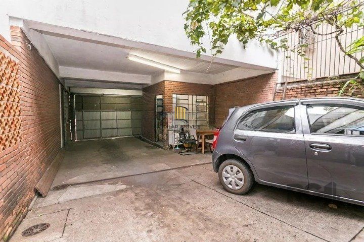 Casa Residencial ou comercial com 4 dormitórios, 2 banheiros