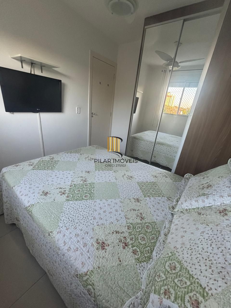 Apartamento Semimobiliado à Venda em Porto Alegre, RS