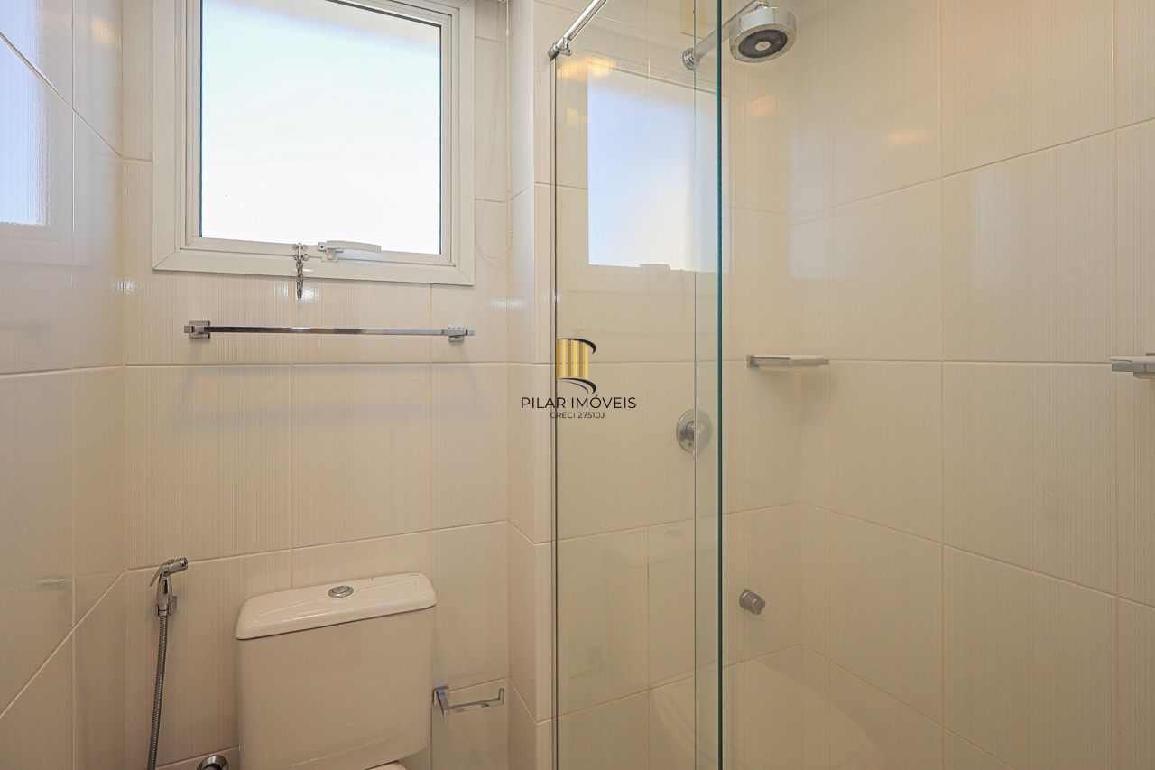 Apartamento de 3 quartos, 3 suítes, com 02 garagens individuais no Bairro Petrópolis, próximo a Encol.