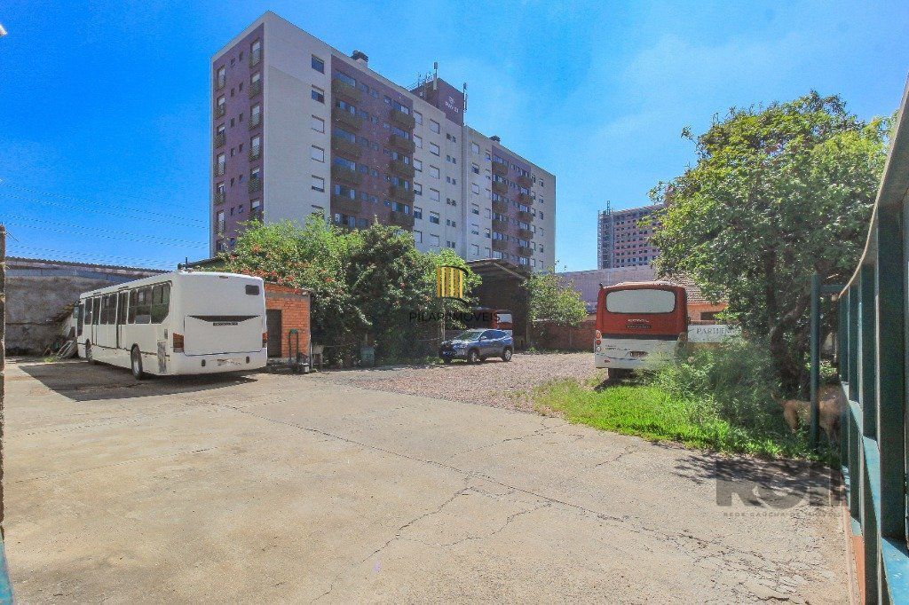 Vendo com exclusividade,  50m da PUC, terreno com 960 m2,   30,00m x 32,00m