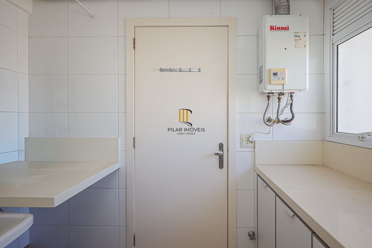 Apartamento de 3 quartos, 3 suítes, com 02 garagens individuais no Bairro Petrópolis, próximo a Encol.