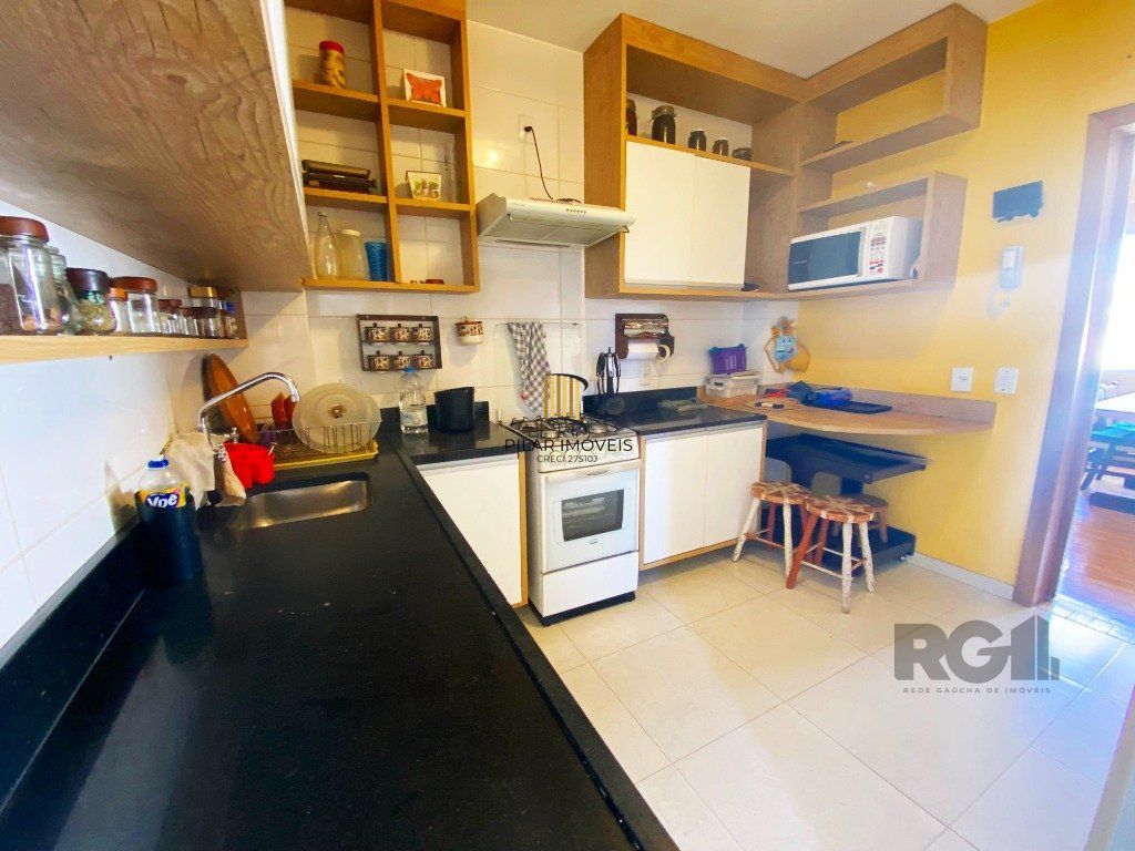 Apartamento de 03 dormitórios no bairro Santa Cecilia em Porto Alegre