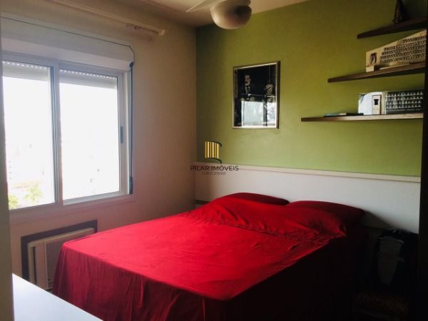 Apartamento com 02 dormitórios, 02 vagas de garagem no Bairro Floresta