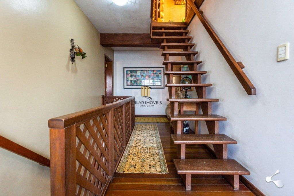 Casa para Venda - 231.27m², 3 dormitórios, sendo 1 suites, 3 vagas - Cristal