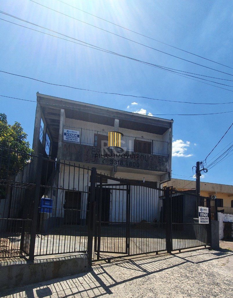 Casa para Venda - 290m², 4 dormitórios, sendo 2 suites, 2 vagas - Cascata