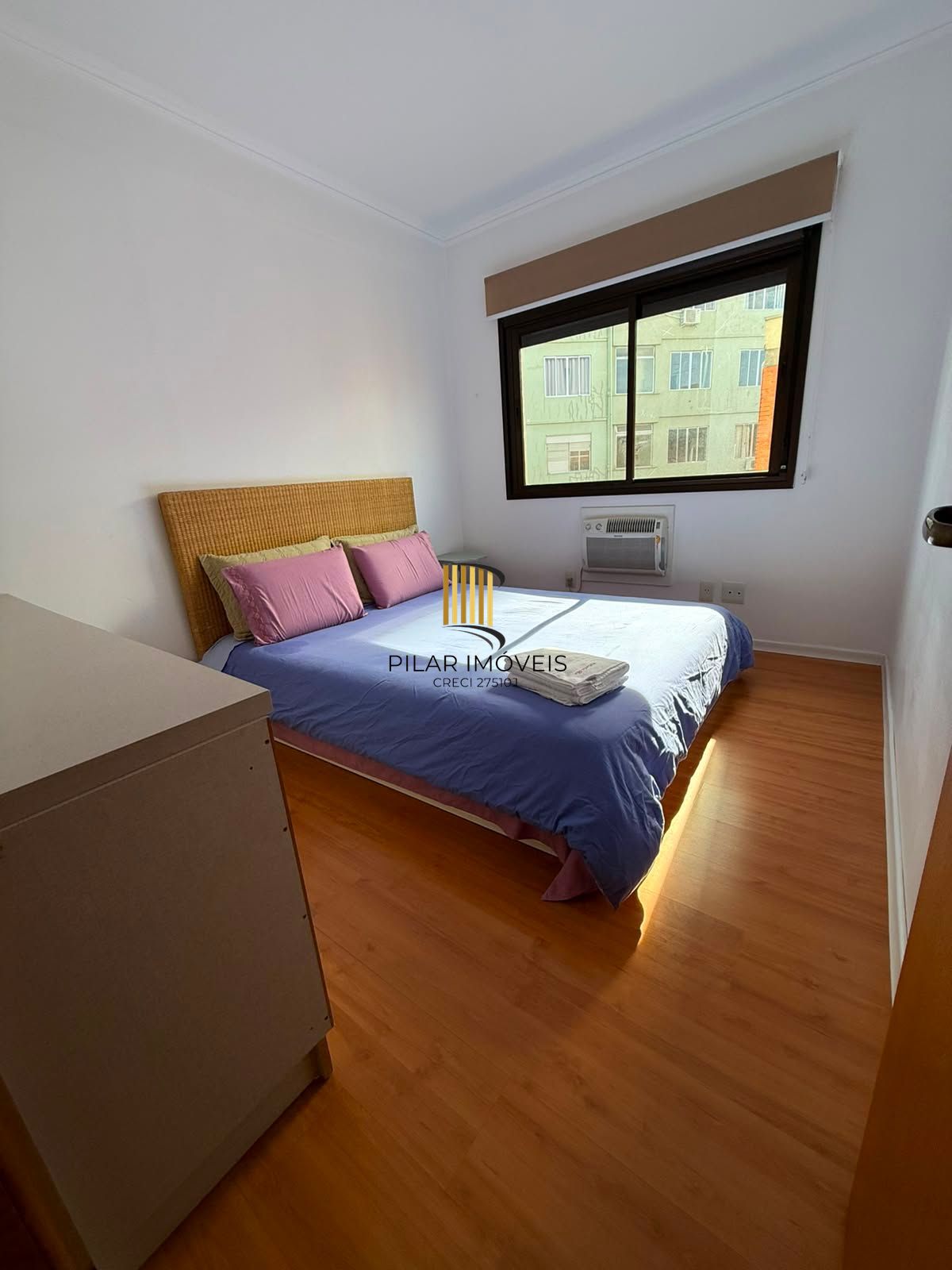 Apartamento semimobiliado no Moinhos de Vento