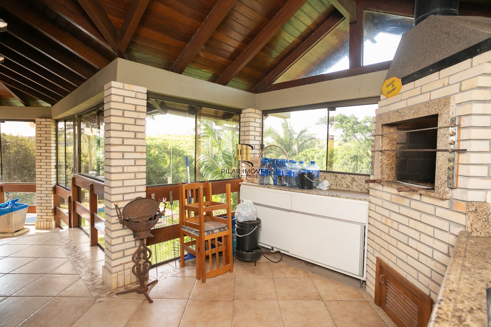 Casa mobiliada em condomínio