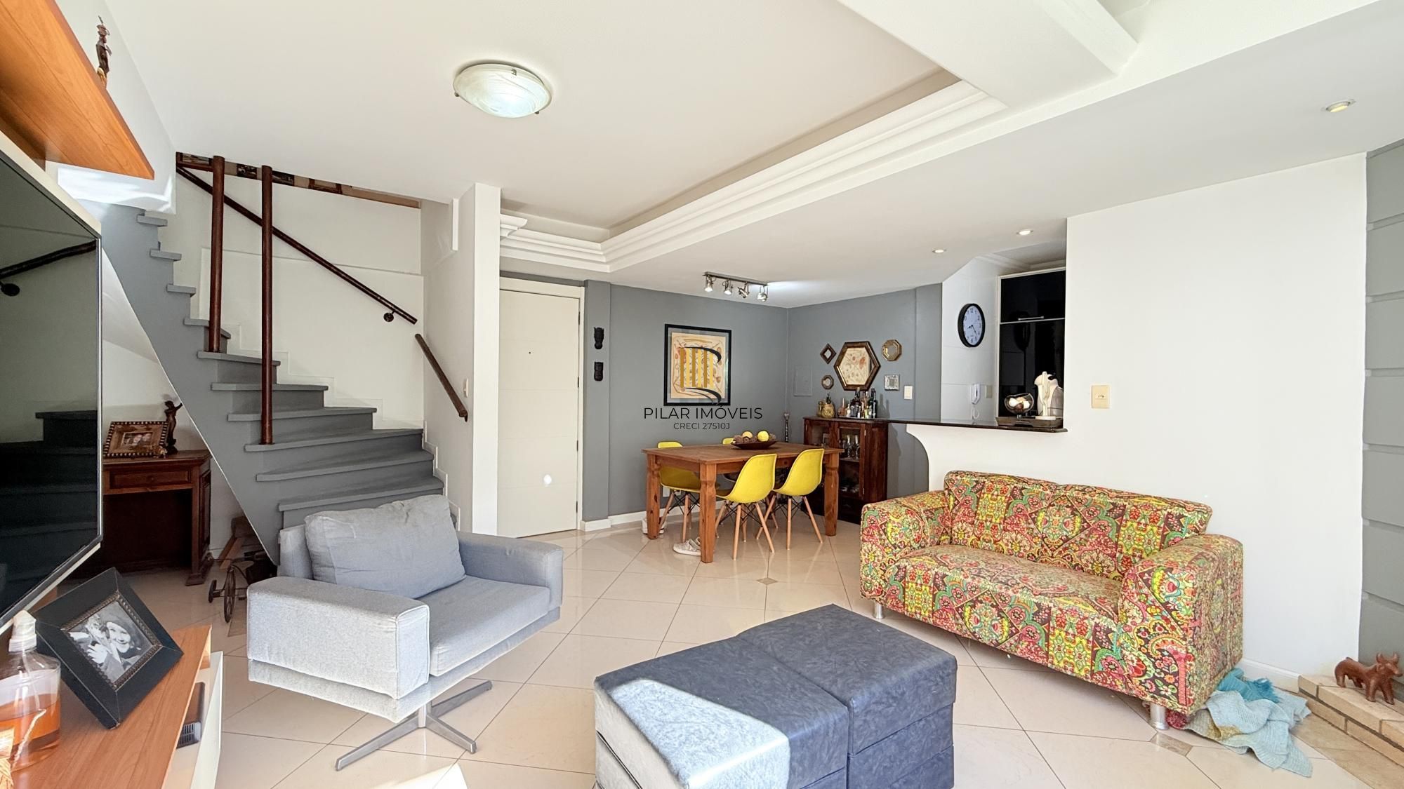 Cobertura Semimobiliada com Vista Panorâmica em Porto Alegre