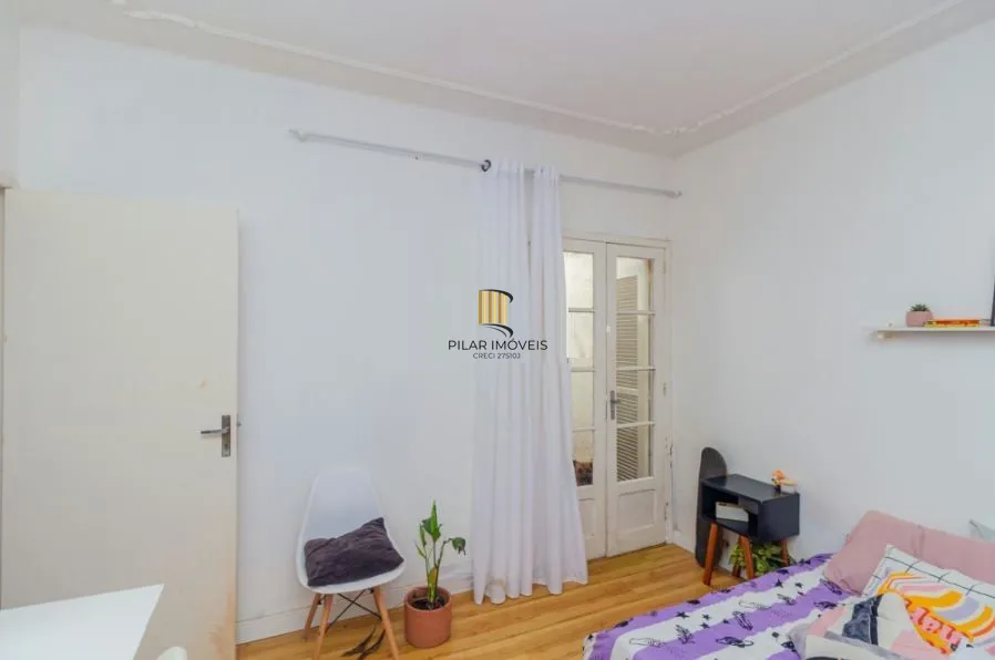 Apartamento térreo com pátio,  com 1 quarto, no bairro Floresta, Porto Alegre/RS
