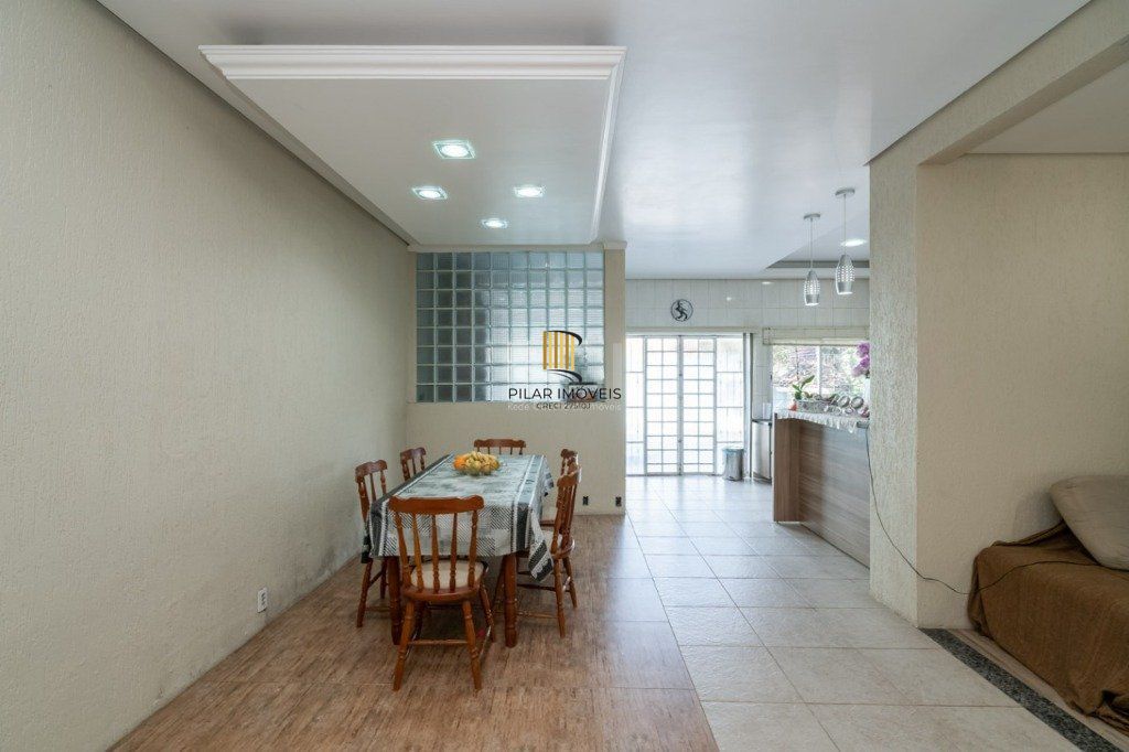 Casa para Venda - 259m², 4 dormitórios, sendo 1 suites, 4 vagas - Coronel Aparício Borges