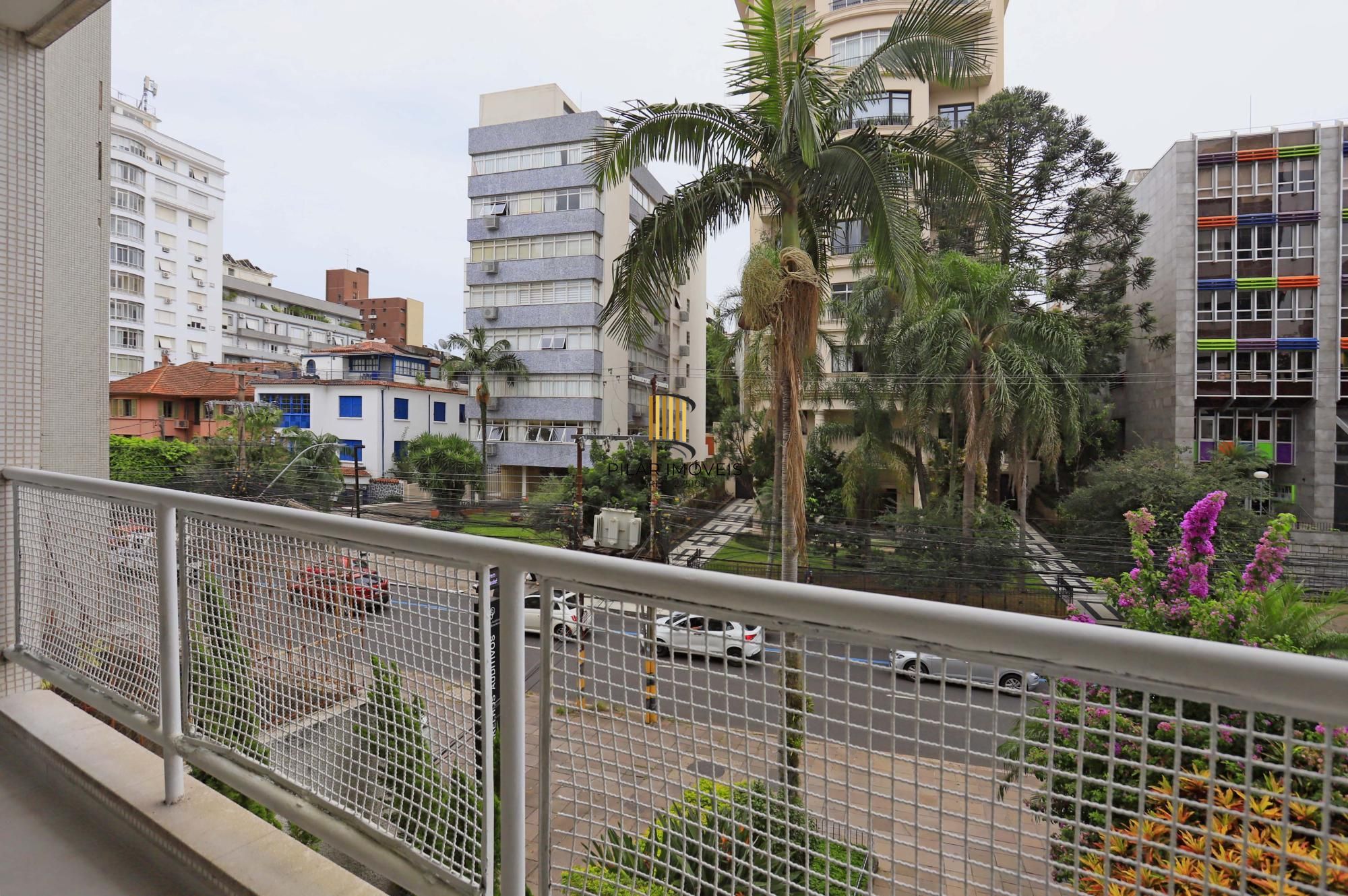 Apartamento 03 dormitórios revitalizado no Moinhos de Vento em Porto Alegre.