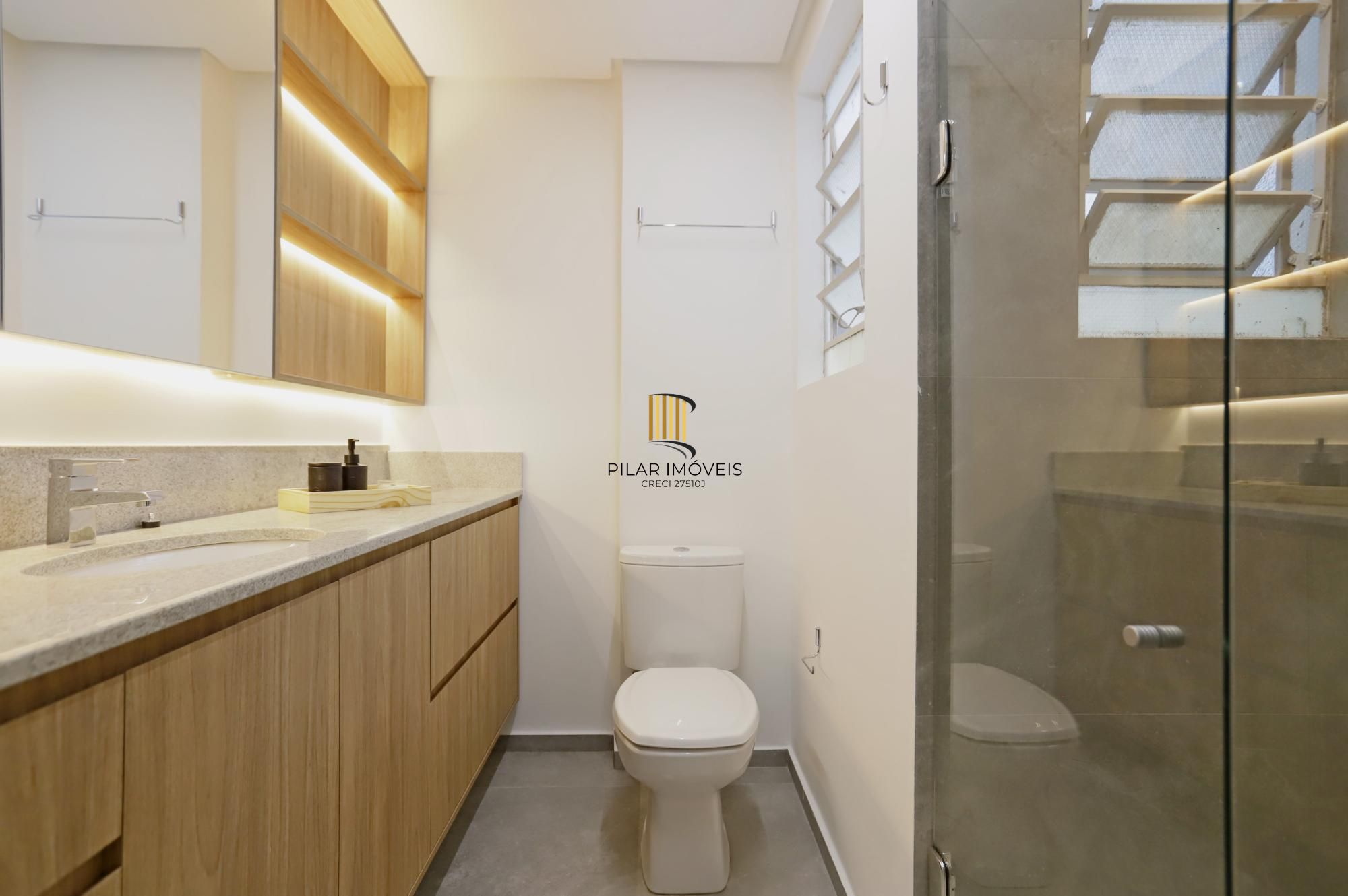 Apartamento 03 dormitórios revitalizado no Moinhos de Vento em Porto Alegre.