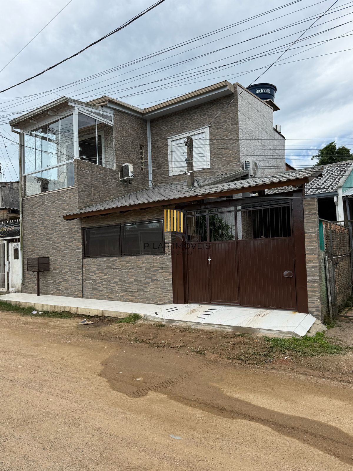 Vendo casa com piscina na Lomba do Pinheiro