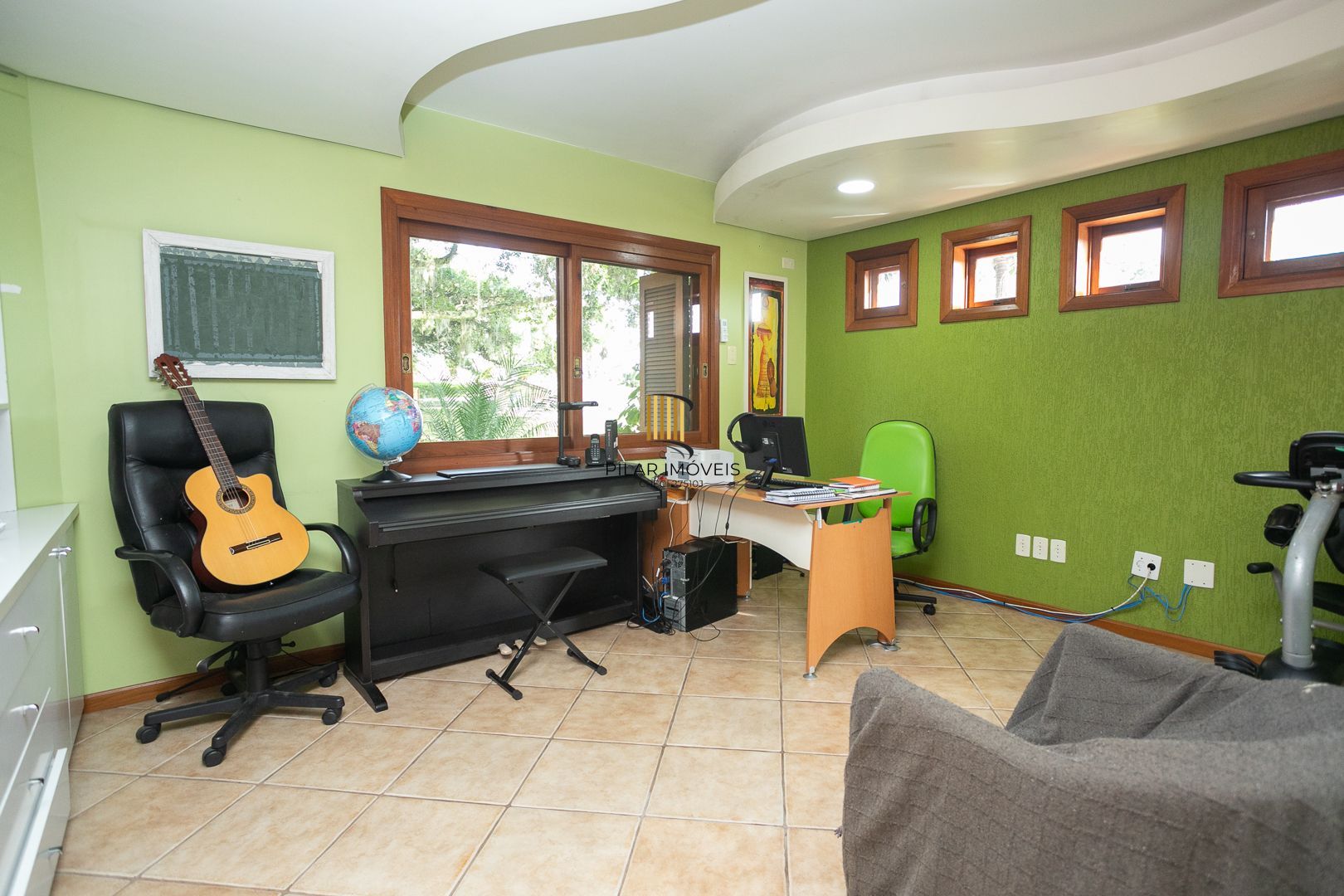 Casa mobiliada em condomínio