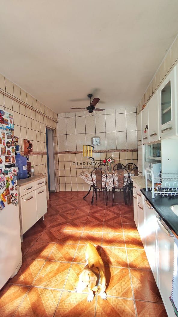 Casa com 170m², 3 dorm. no bairro Jardim Itu Sabará em Porto Alegre