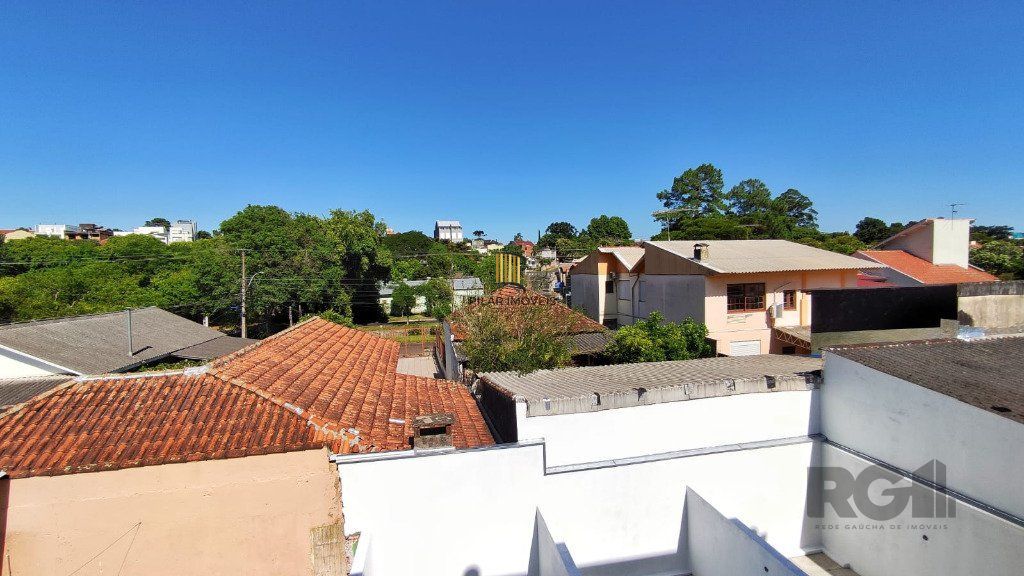 Sobrado Pronto, no Jardim Itu-Sabará: 2 Dormitórios, 1 Suíte.