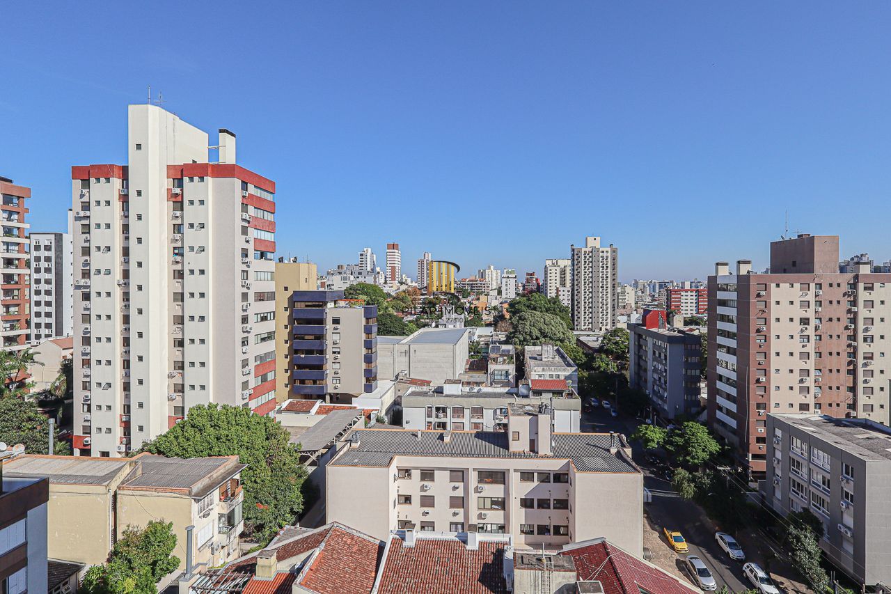 Apartamento de 3 quartos, 3 suítes, com 02 garagens individuais no Bairro Petrópolis, próximo a Encol.
