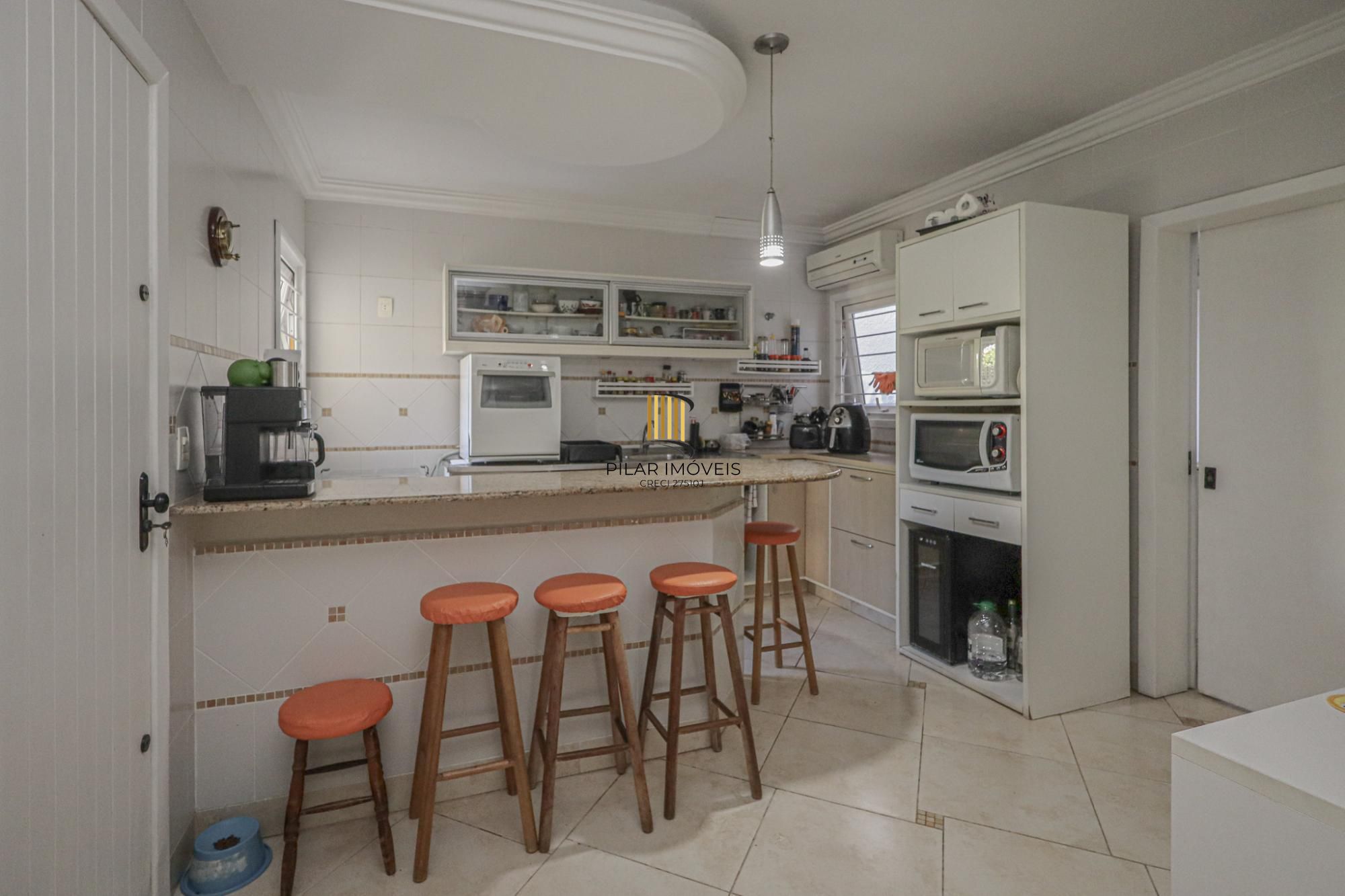 Residência de luxo ! Impecável.. 04 dormitórios , piscina / estuda dação