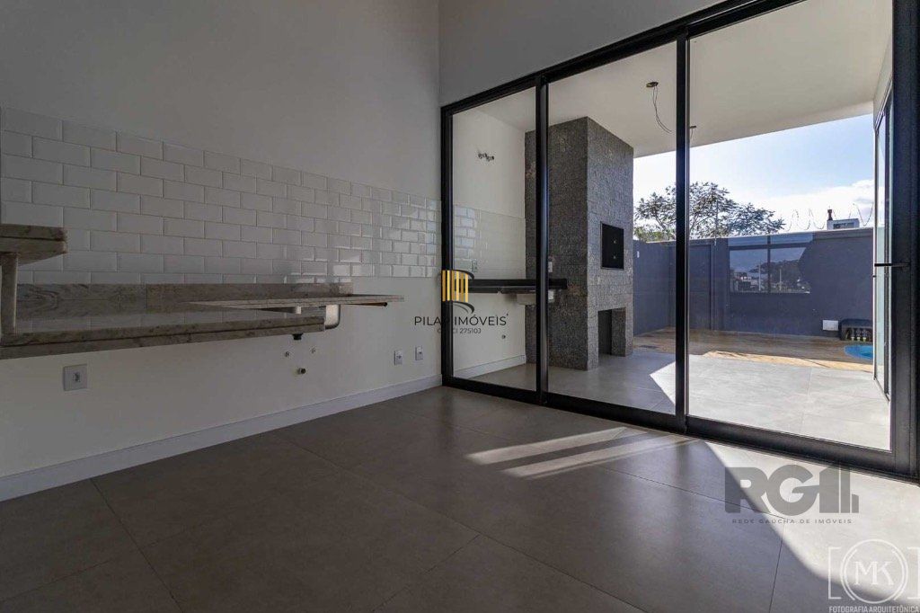 Casa Condominio 277.7m², 3 dormitórios, sendo 3 suites, 4 vagas - Sans Souci
