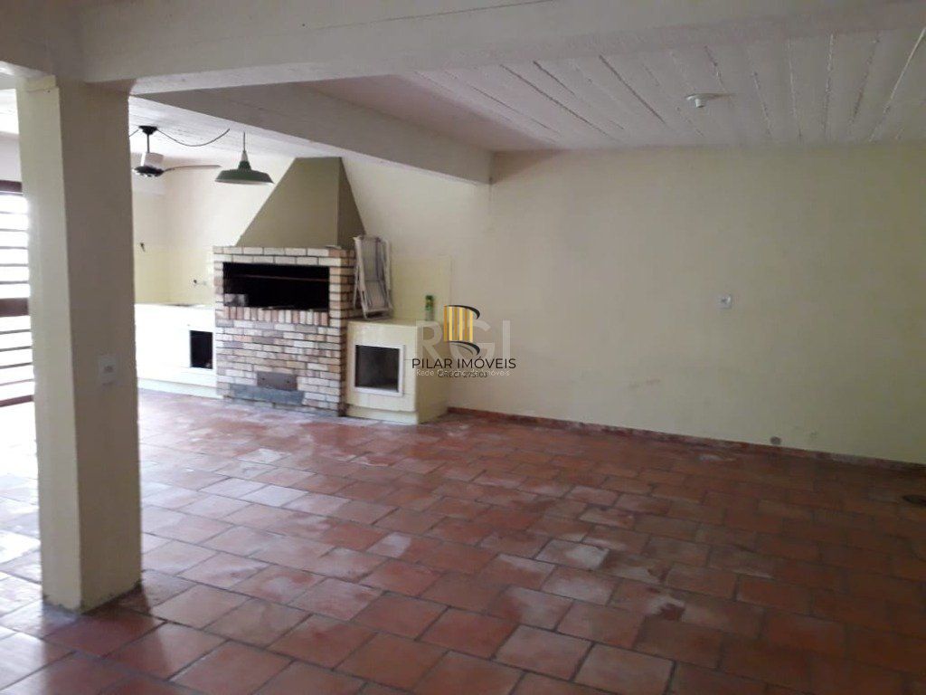 Casa para Venda - 385m², 5 dormitórios, sendo 1 suites, 4 vagas - Petrópolis