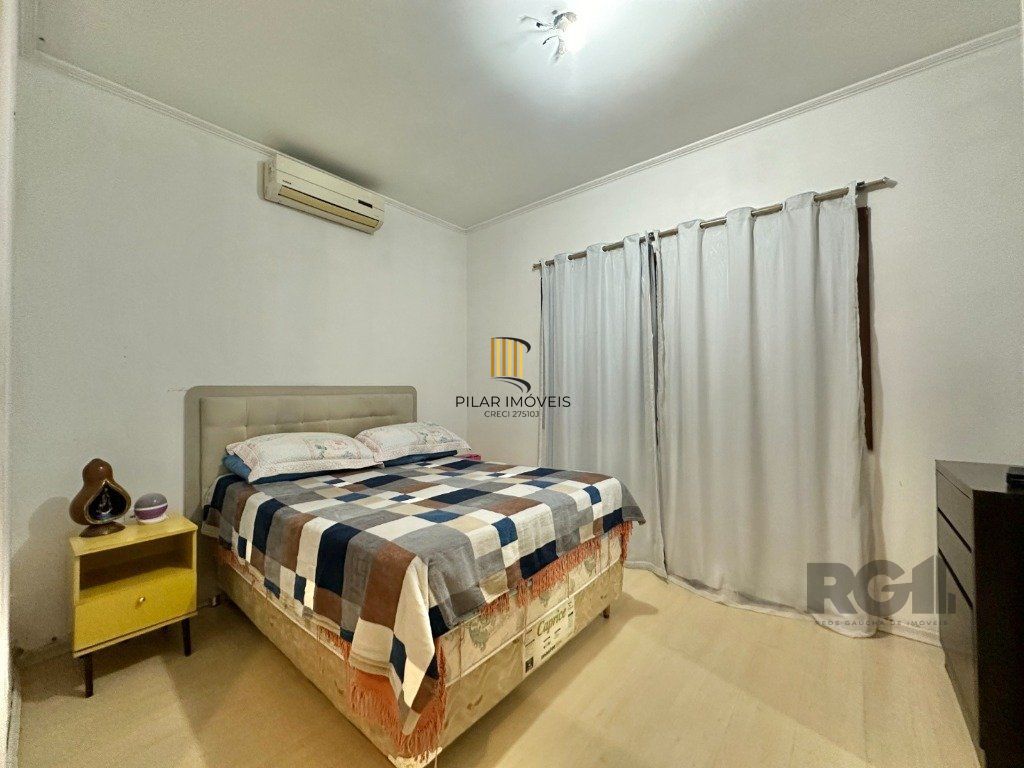 Casa 3 dormitórios no bairro Igara