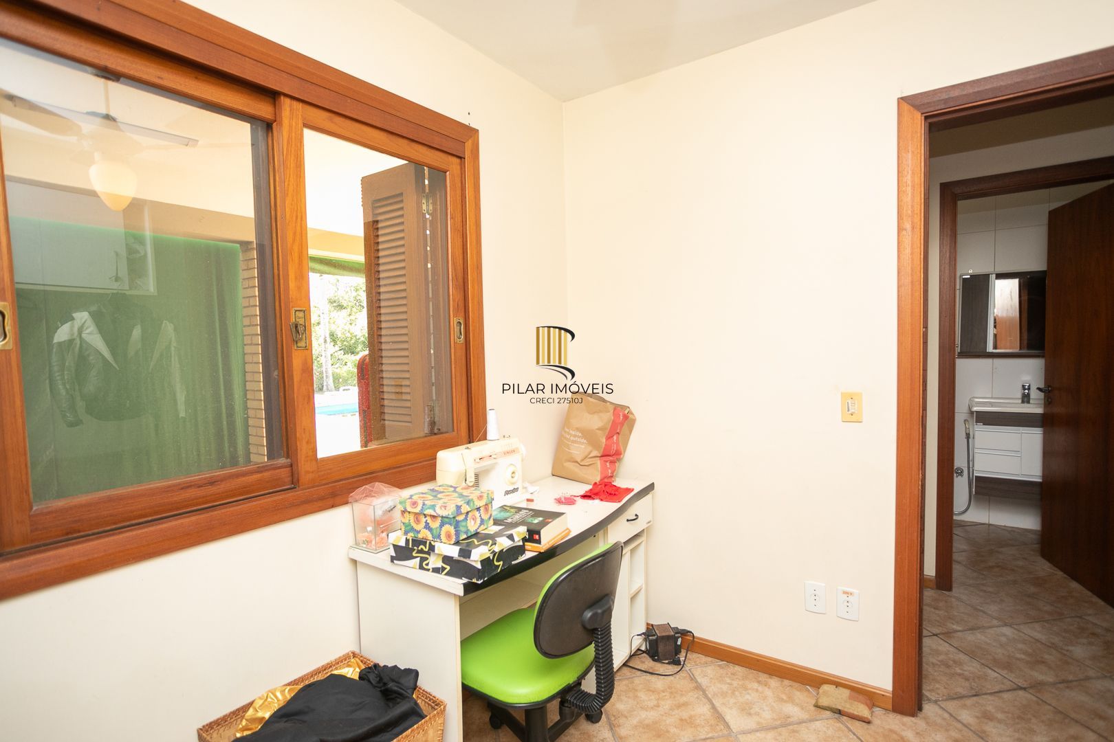 Casa mobiliada em condomínio