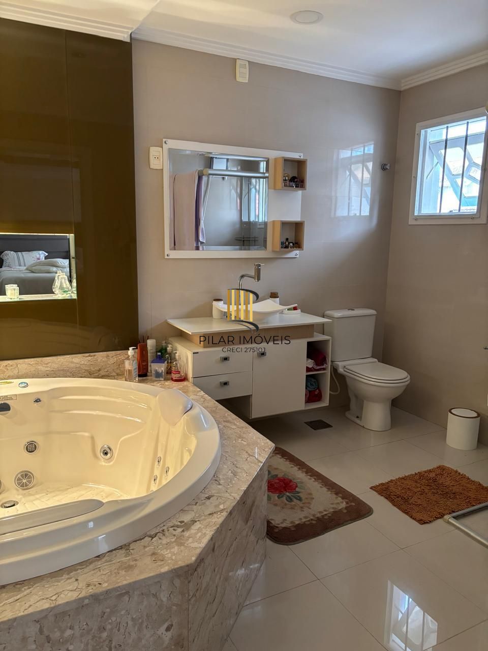 Casa em Condomínio com 3 Dormitórios, Suíte, Sótão e 2 Vagas